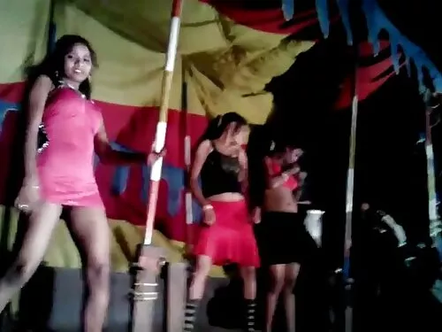 ضجة شابة مع Dominika ...