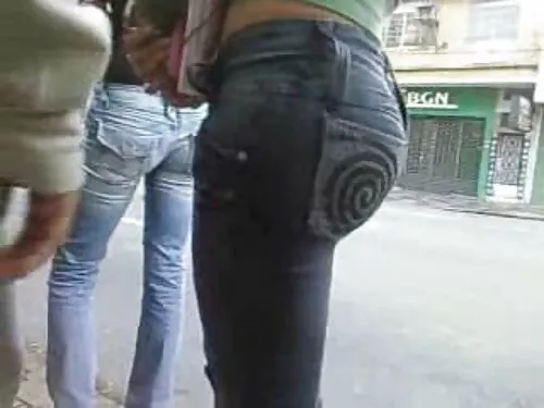 مشهد من خشب الأبنوس  ...